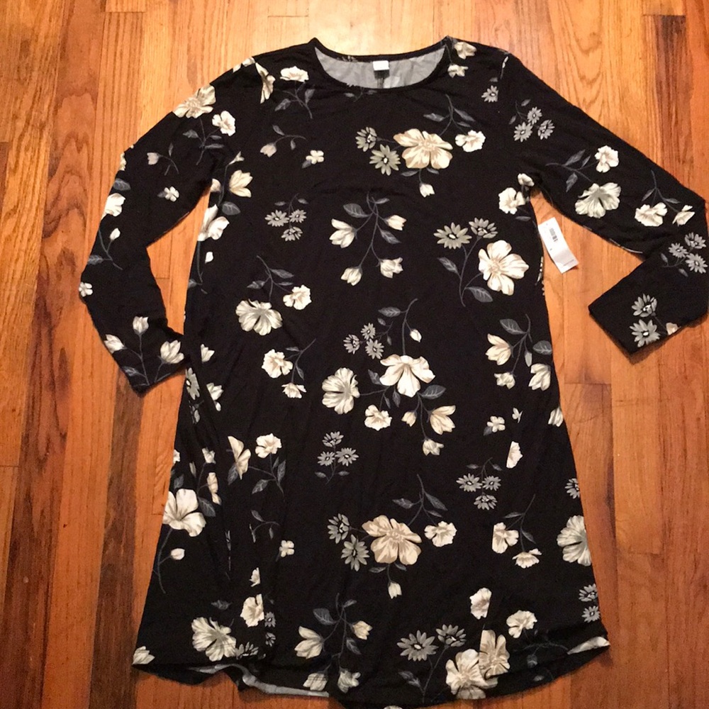 NWT - Old Navy Size M- Floral Jersey Swing Dress